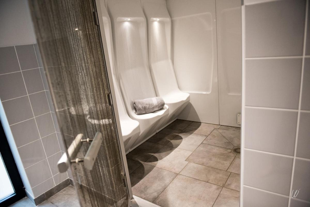 Salle de bains dans l'établissement Armes de Champagne