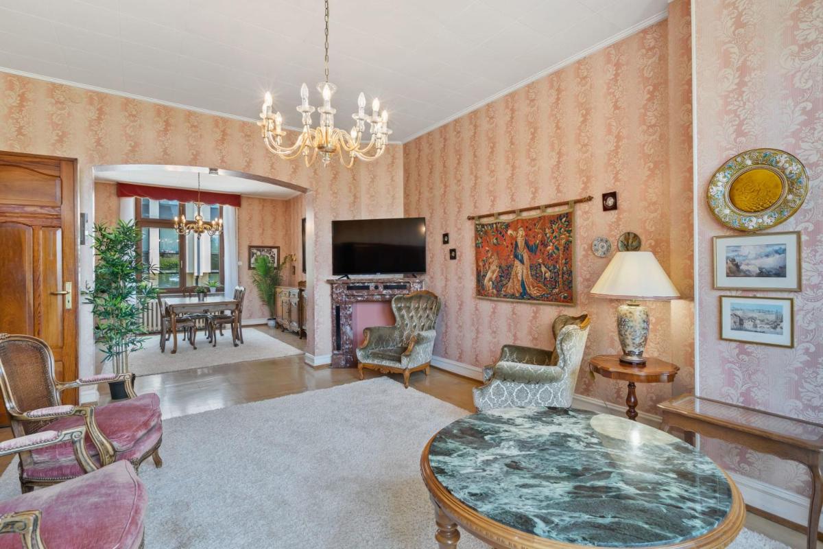 Baroque Style Townhome w Garden & Parking ID101 - Housity
