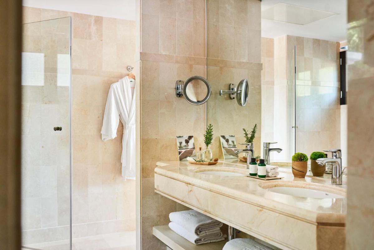 Un baño de Marbella Club Hotel · Golf Resort & Spa