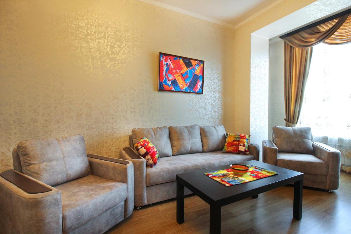 3 Bedroom Apartment in Homey Residence - Hizvo