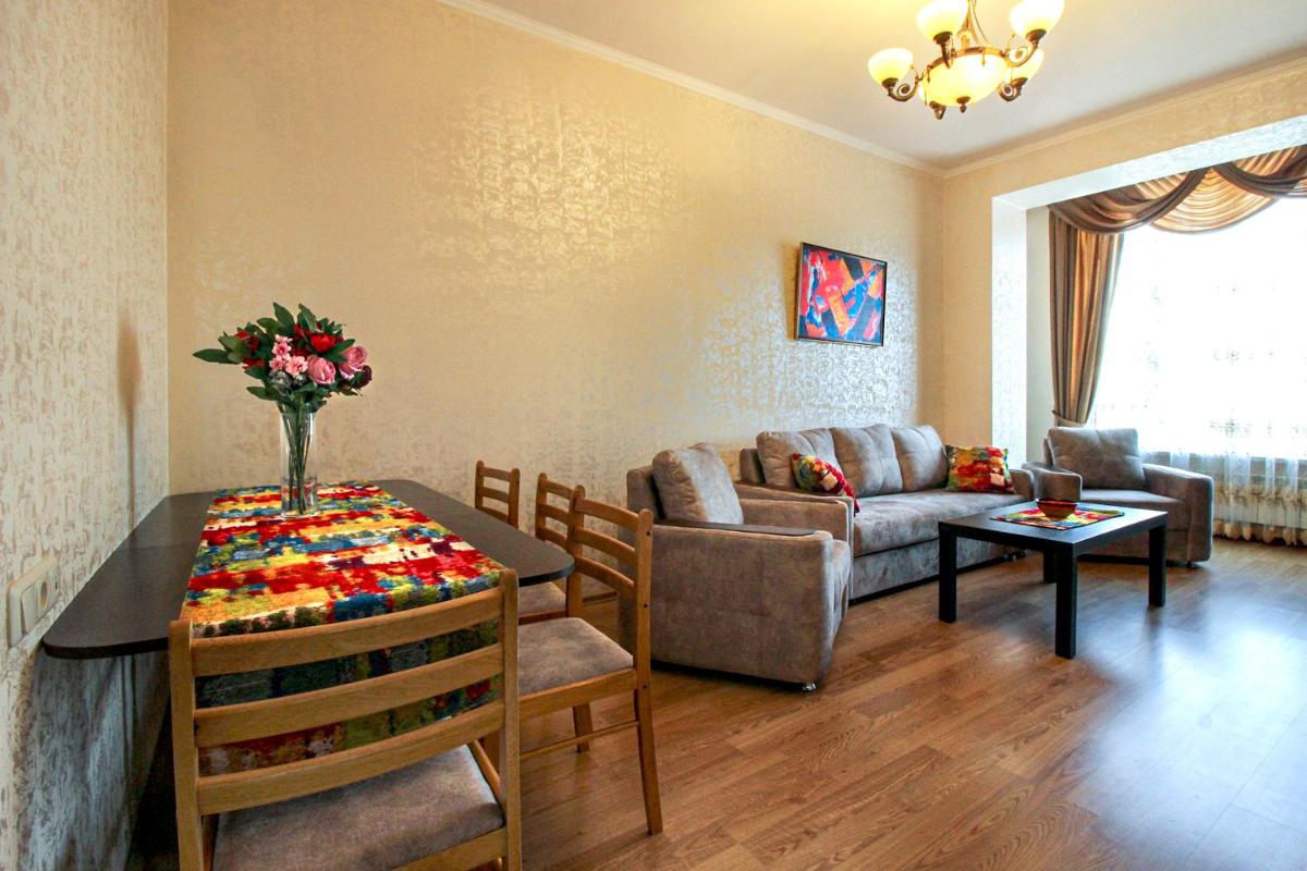 3 Bedroom Apartment in Homey Residence - Hizvo