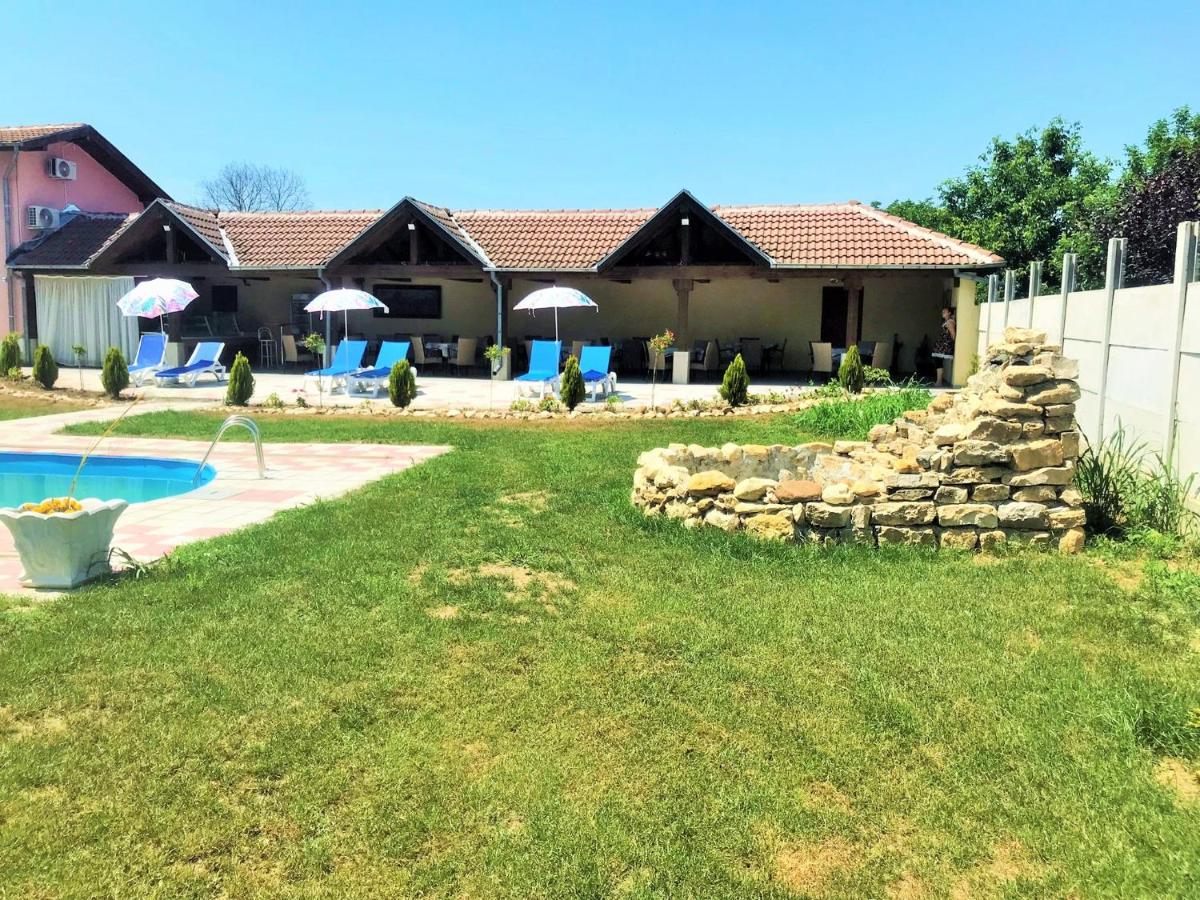 Изворът - La source - Housity