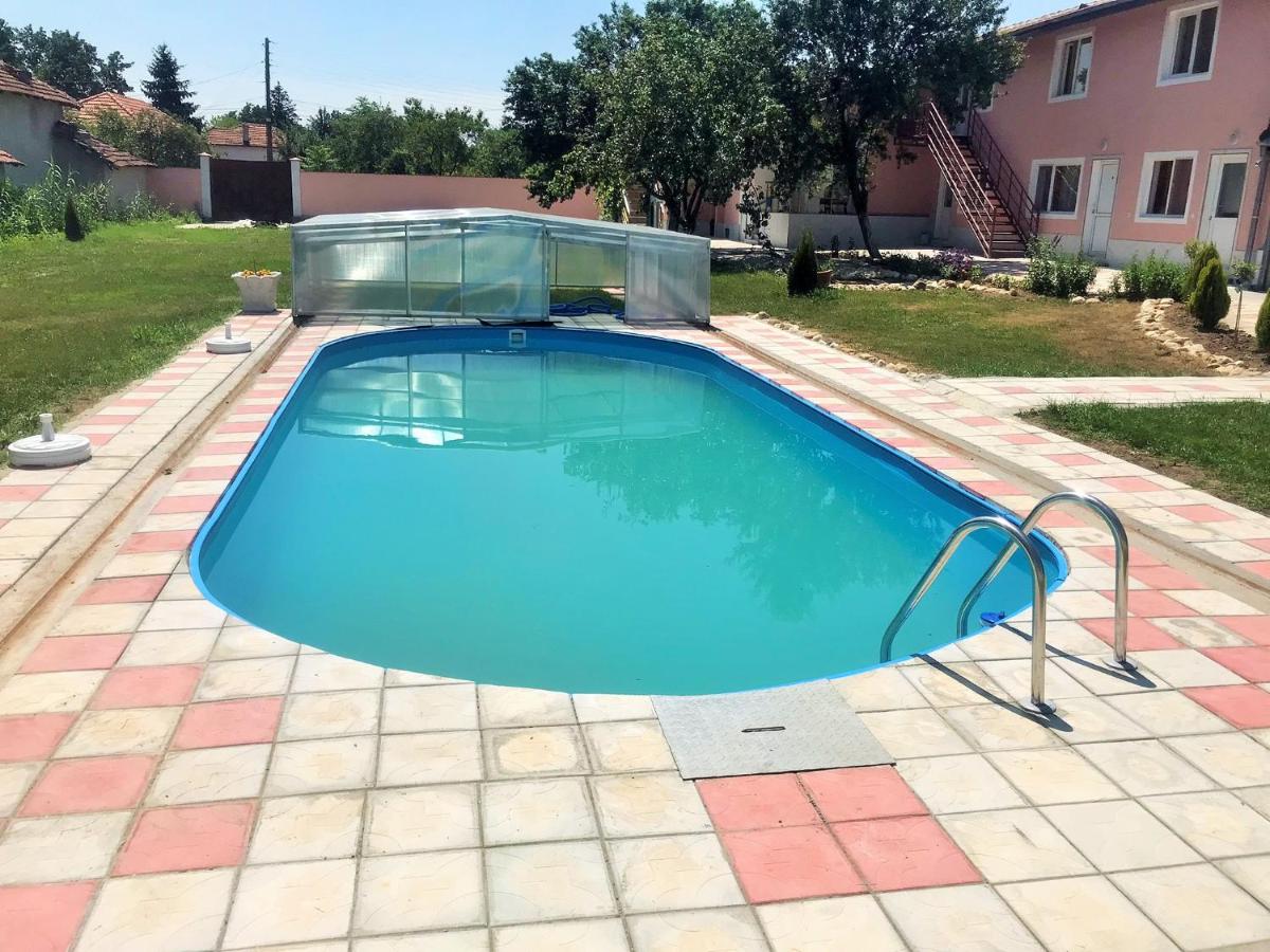 Изворът - La source - Housity