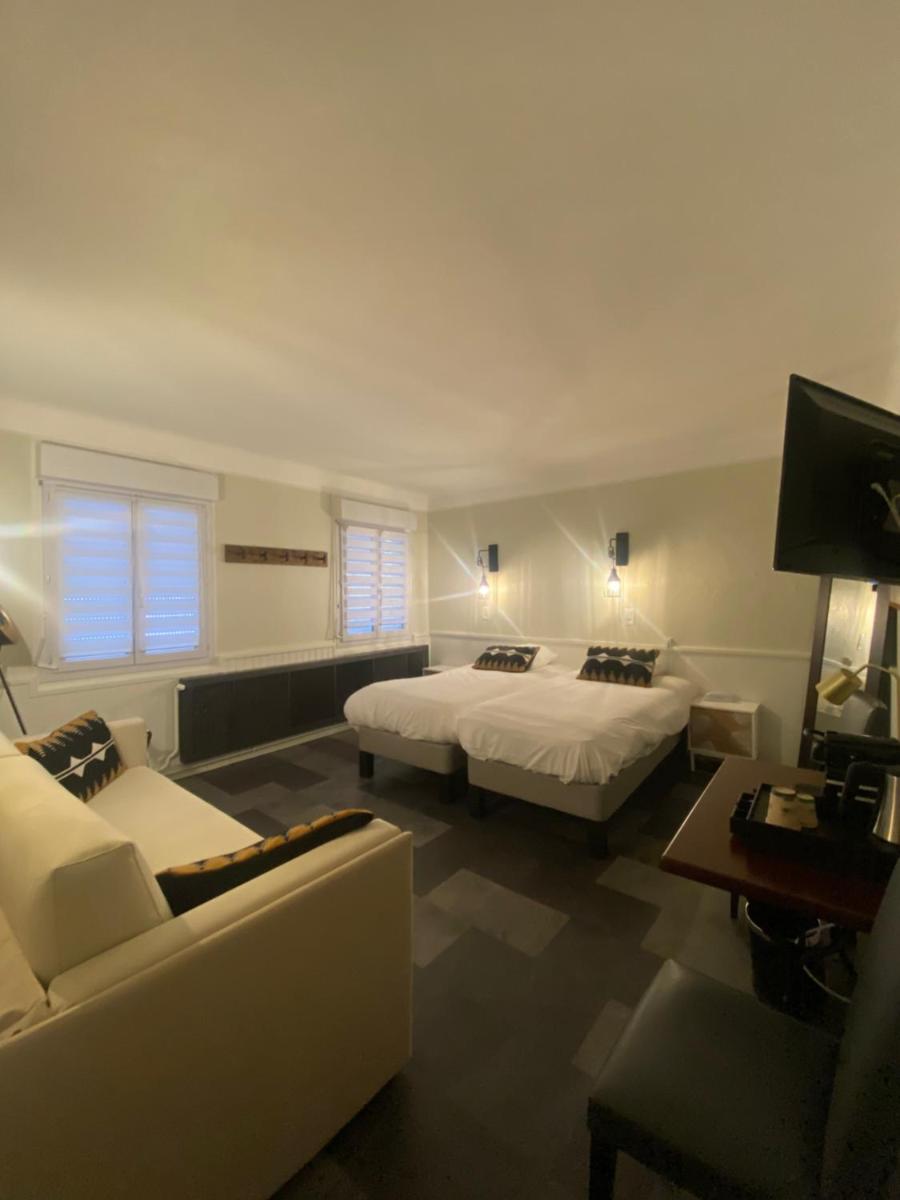 Un ou plusieurs lits dans un hébergement de l'établissement Logis Central Hôtel - Restaurant & Spa