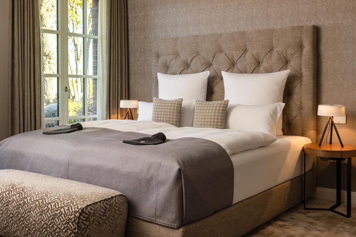 Ein Bett oder Betten in einem Zimmer der Unterkunft Weissenhaus Private Nature Luxury Resort