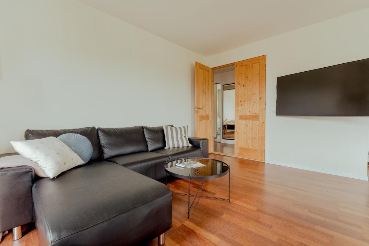 Marina view - 3 Bedroom Apartment - Central Tórshavn - Housity