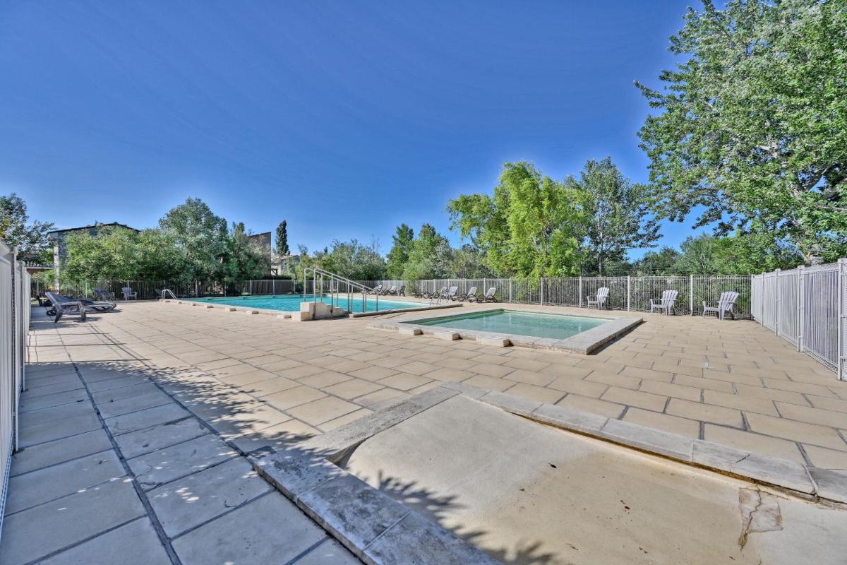 LE PETIT BONHEUR - PLACE PARKING PRIVEE - CLiM - TERRASSE - PISCINE PARTAGEE - PROCHE PARC SPIROU - Housity