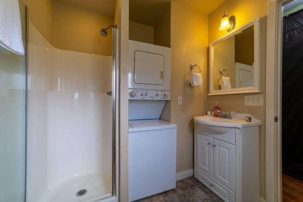 Elk Meadow Cabins 15B Lady Bird - Single Room - Housity