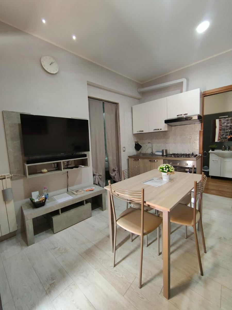 Roma Grey Suite - Housity