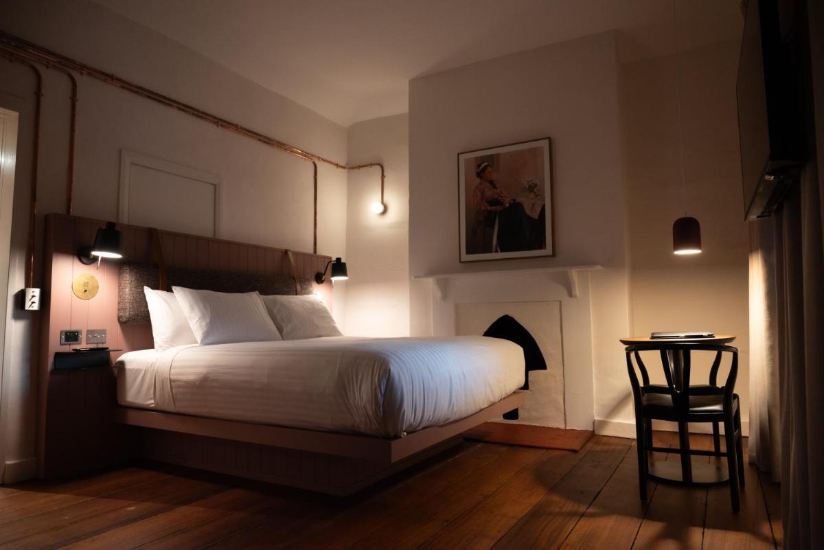 Warders Hotel Fremantle Markets - Housity
