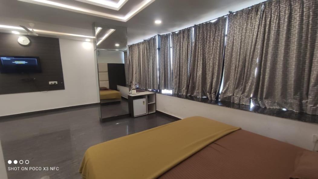 Hotel Watan Residency - Housity