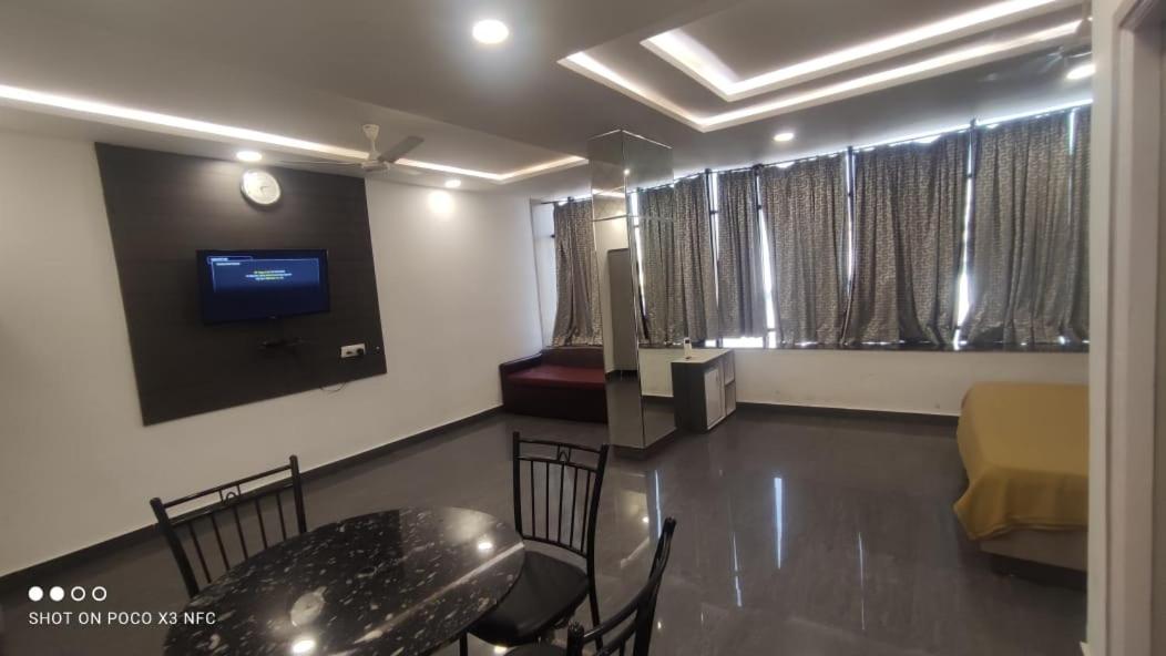 Hotel Watan Residency - Housity