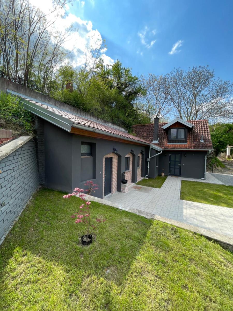 East Mountain Villa - Housity