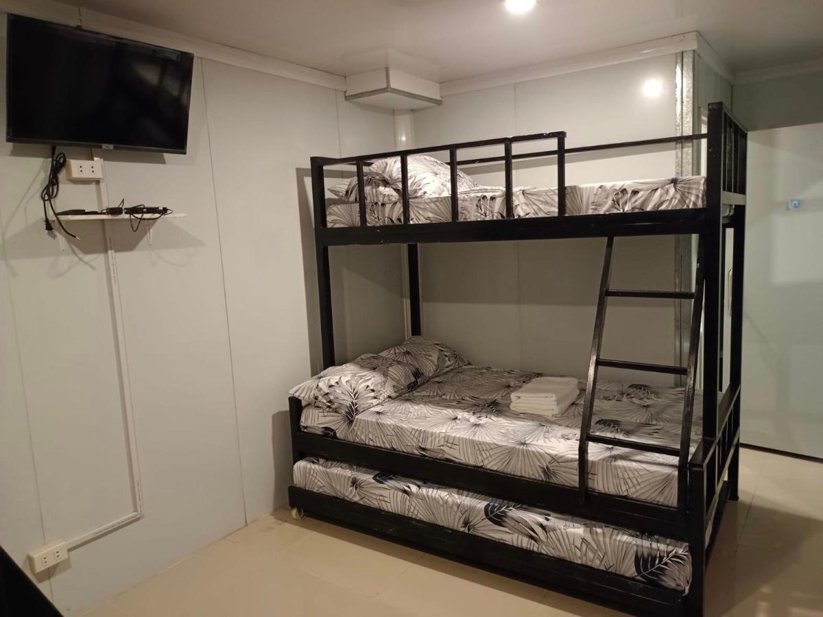 Happy Daze Resort Hotel - Housity