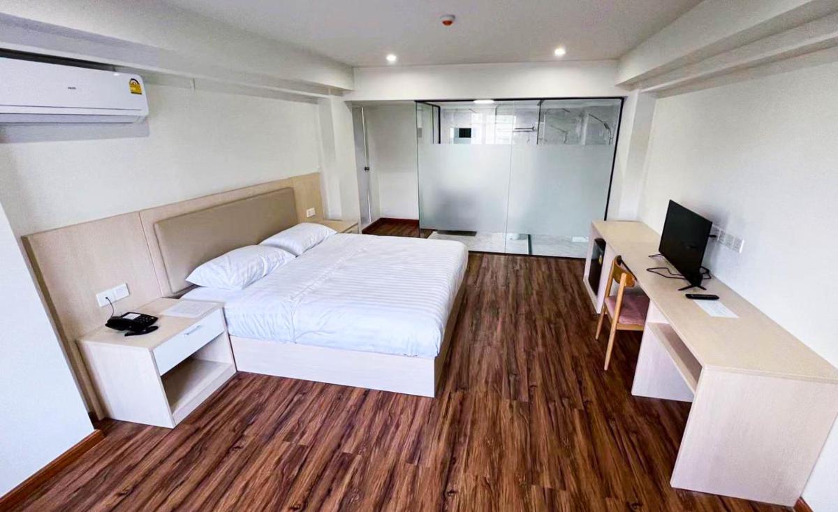 Lucky Elephant Hotel - Housity