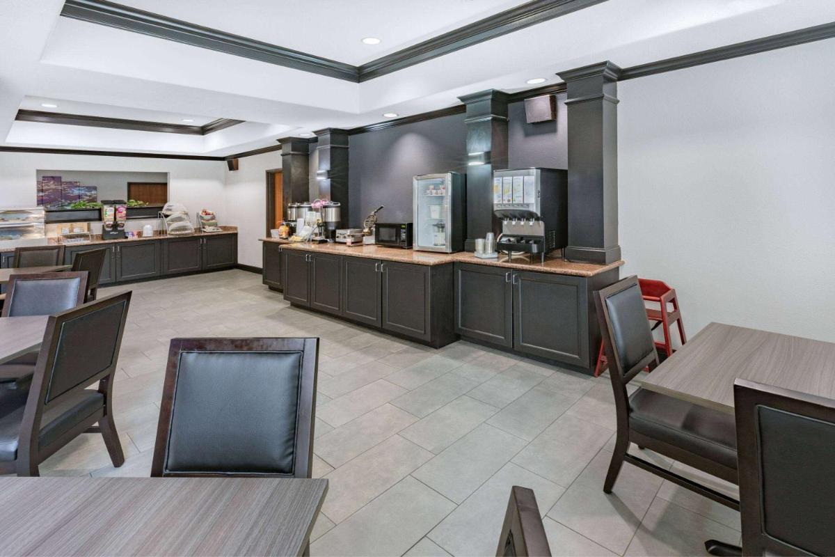 Wingate by Wyndham Houston Bush Intercontinental Airport - Housity