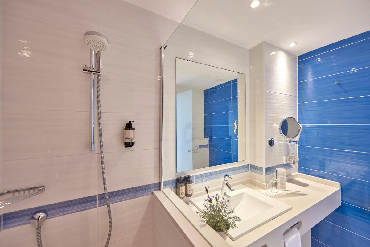 Un baño de Universal Hotel Lido Park & Spa
