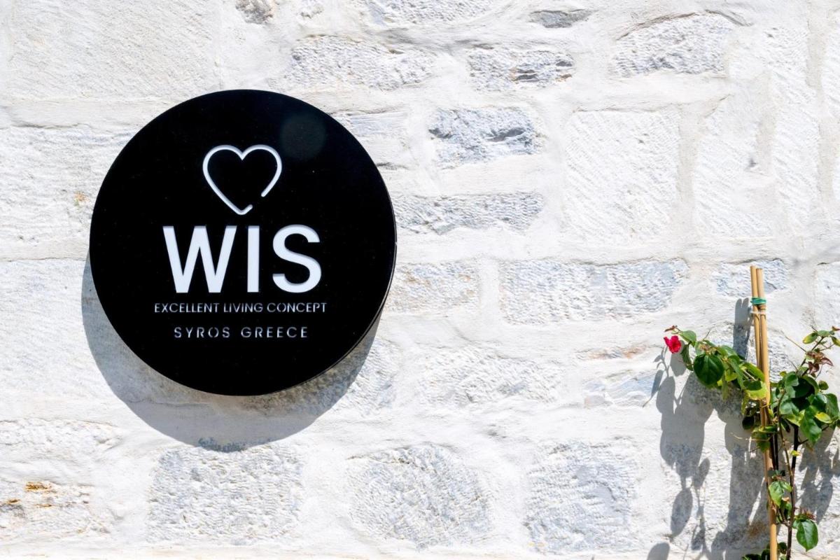 WIS Suite in Ermoupoli - Housity