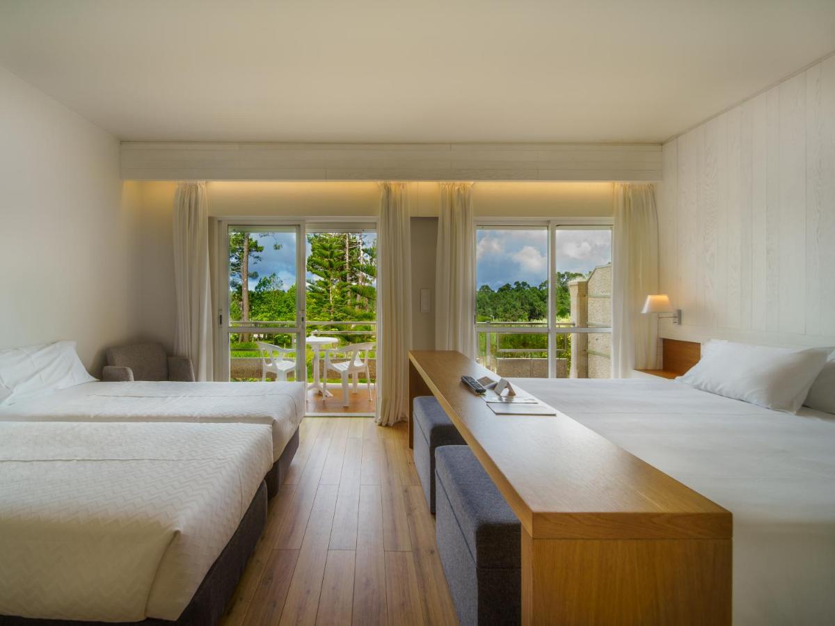 Cama o camas de una habitación en Hotel Spa Atlántico San Vicente do Mar