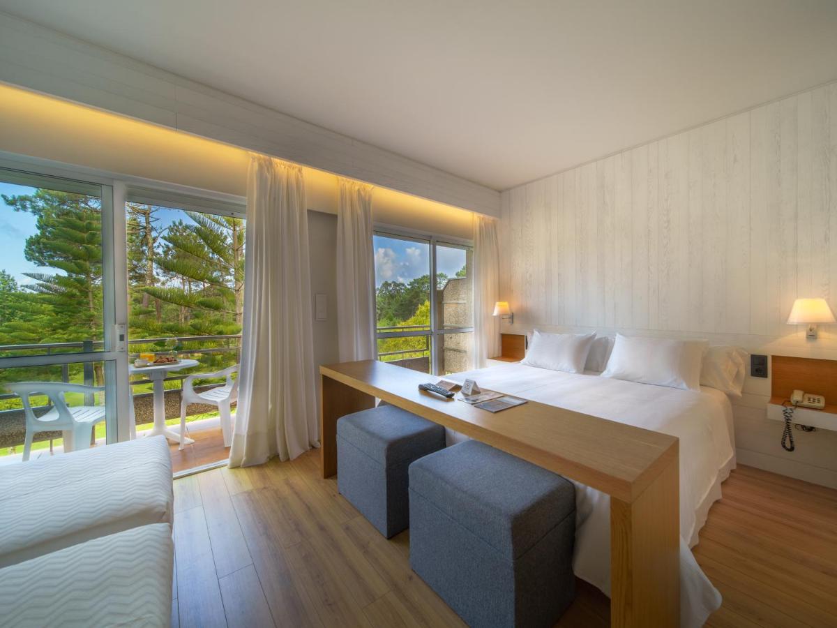 Cama o camas de una habitación en Hotel Spa Atlántico San Vicente do Mar