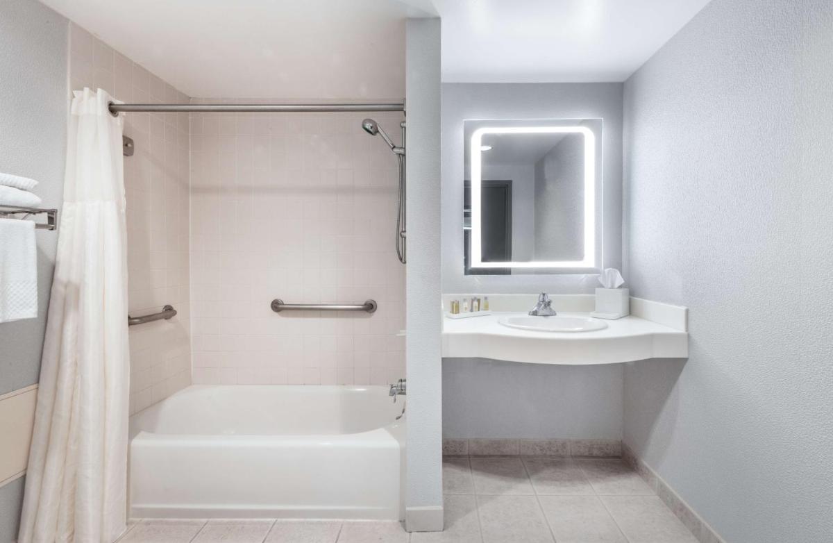 DoubleTree by Hilton Newark Penn Station, NJ - Housity