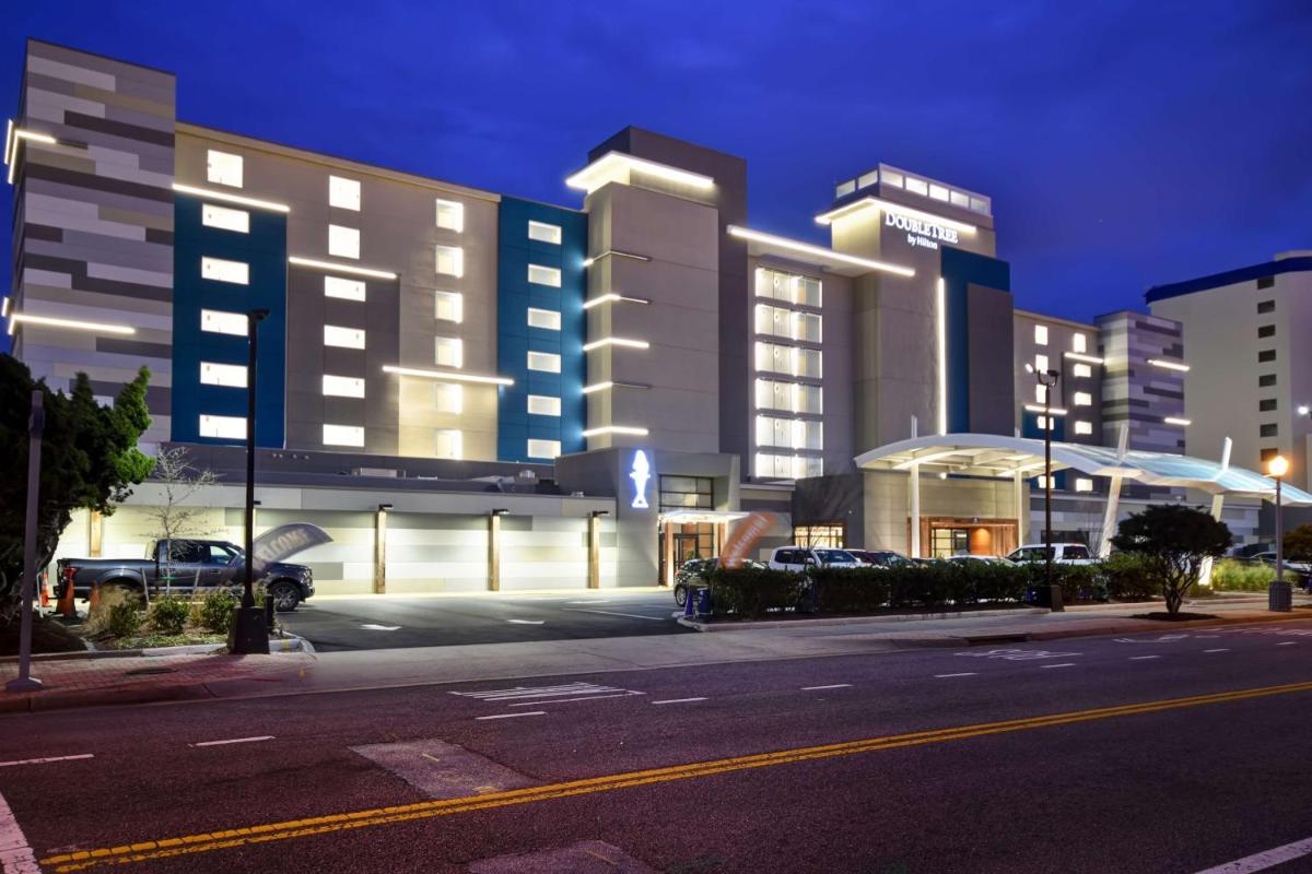DoubleTree by Hilton Oceanfront Virginia Beach - Housity