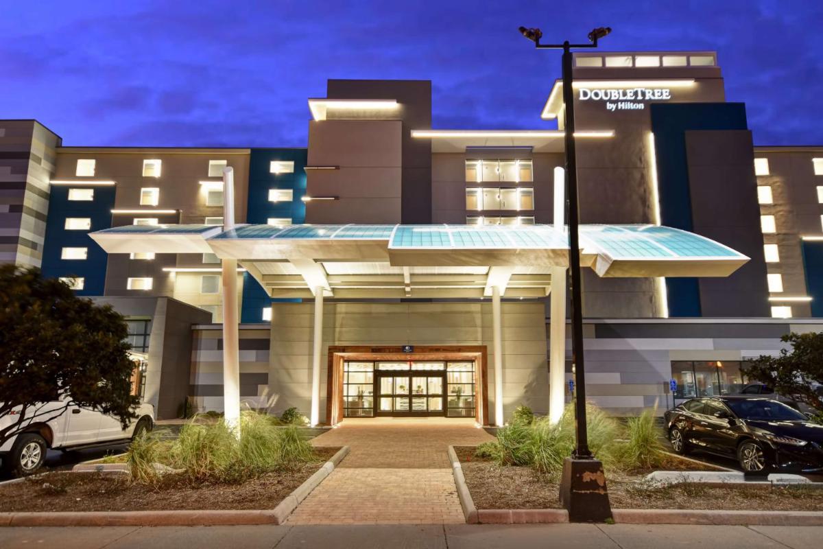 DoubleTree by Hilton Oceanfront Virginia Beach - Housity