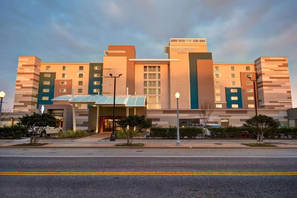 DoubleTree by Hilton Oceanfront Virginia Beach - Housity