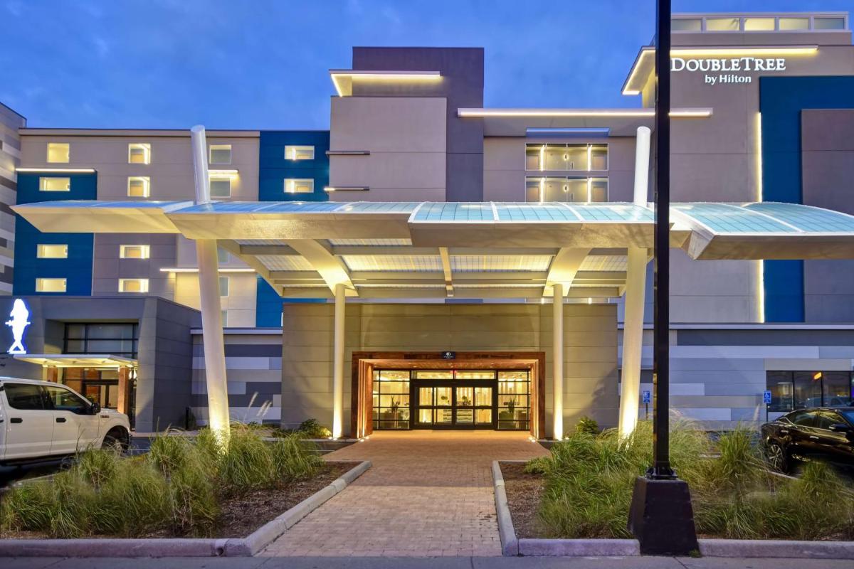 DoubleTree by Hilton Oceanfront Virginia Beach - Housity