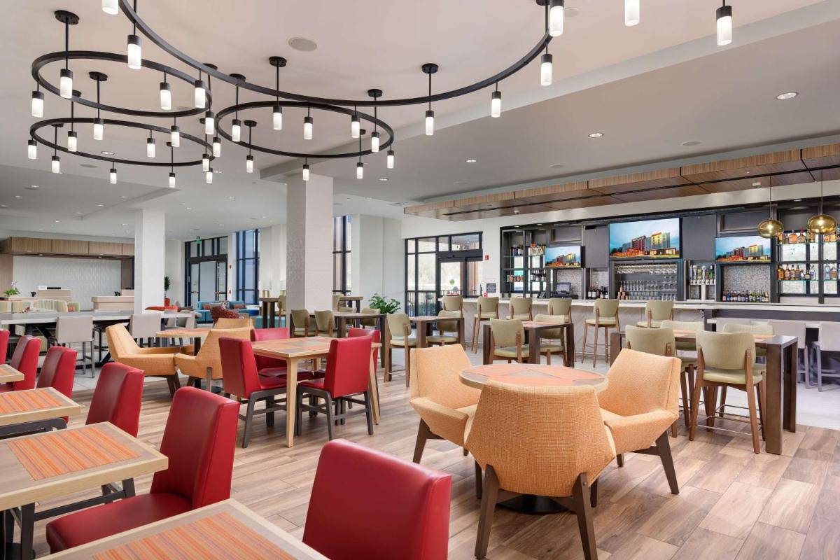 Hilton Garden Inn Knoxville Papermill Drive, Tn - Housity