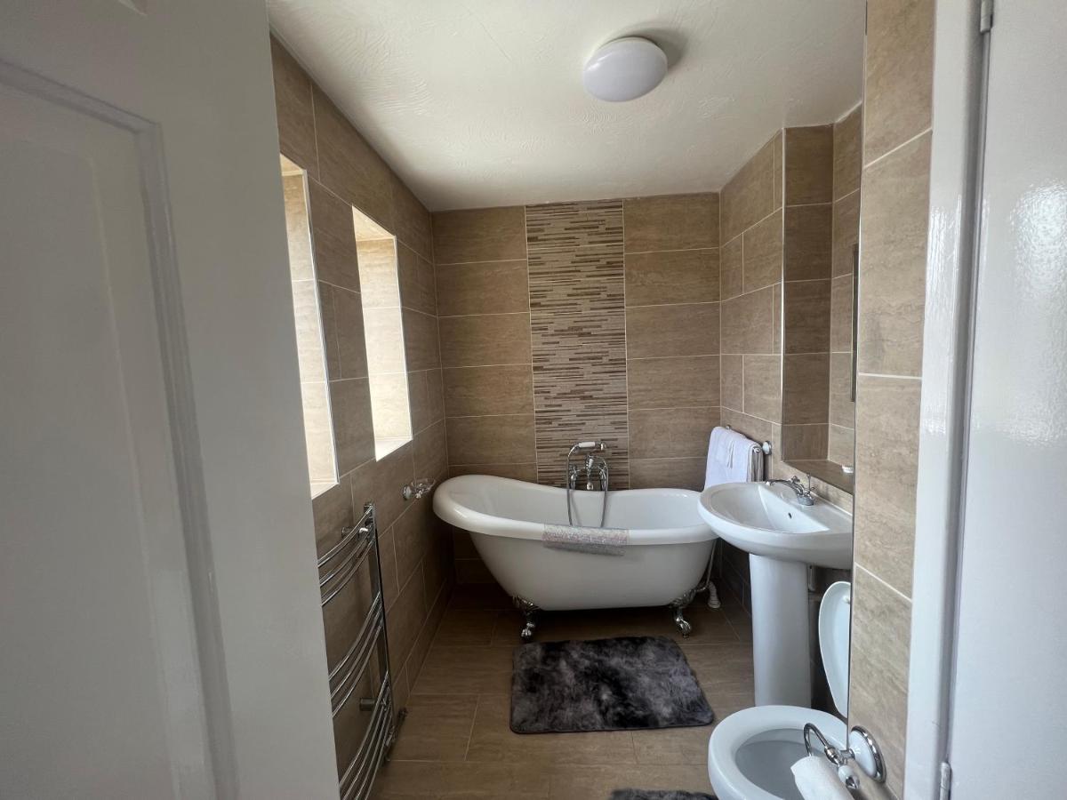 Corby Guest House - Housity