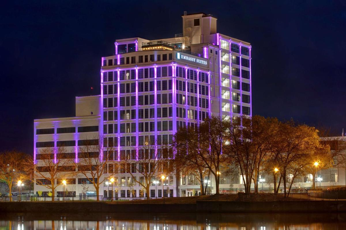Embassy Suites By Hilton Rockford Riverfront - Housity