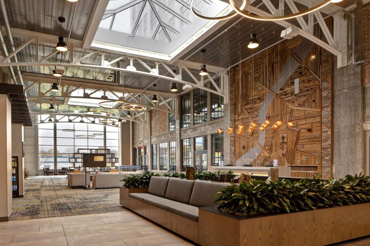 Embassy Suites By Hilton Rockford Riverfront - Housity