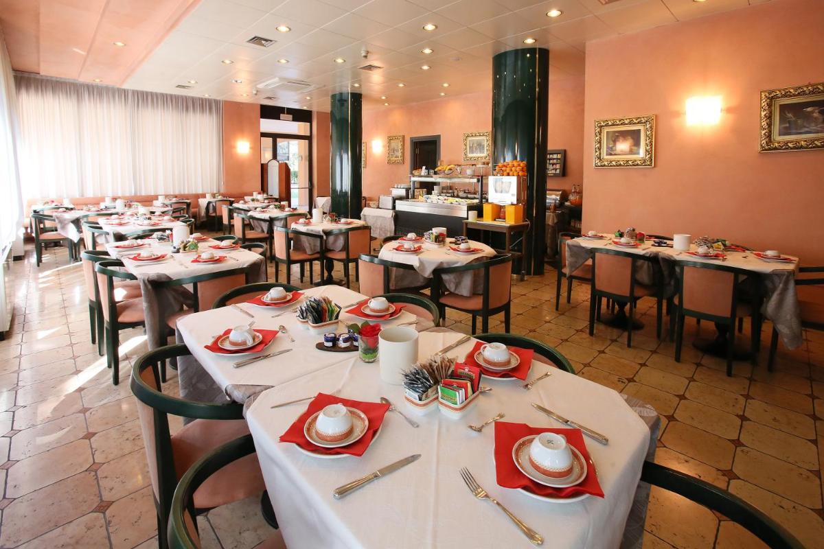 Hotel Le Ville - Housity