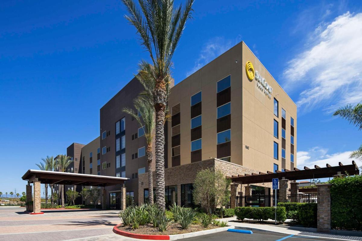 SunCoast Hotel Anaheim, Tapestry Collection by Hilton - Housity