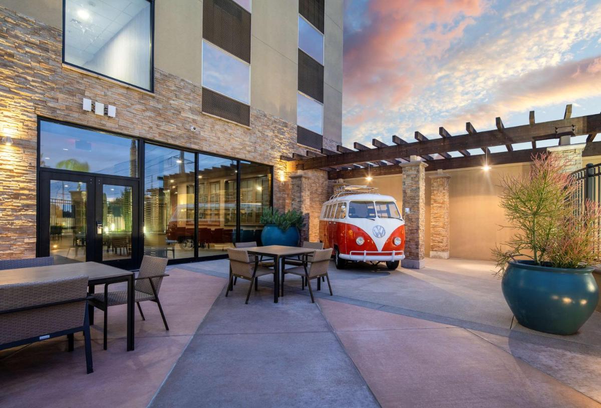 SunCoast Hotel Anaheim, Tapestry Collection by Hilton - Housity