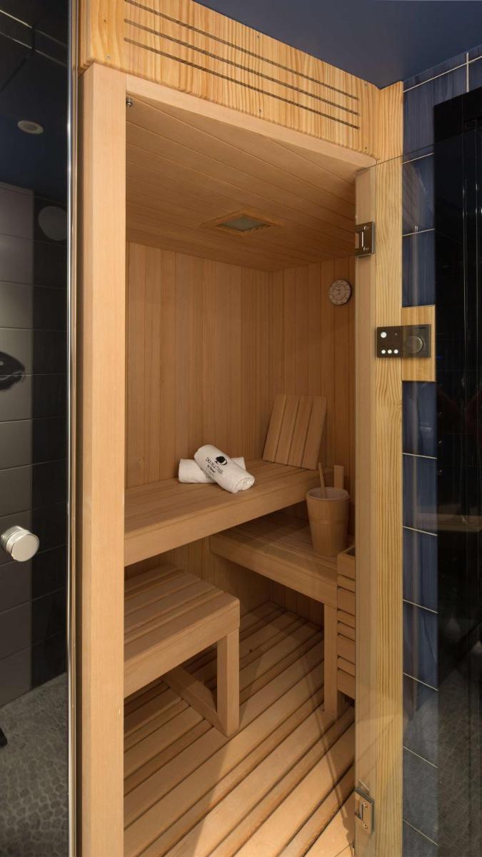 DoubleTree By Hilton A Coruña - Housity