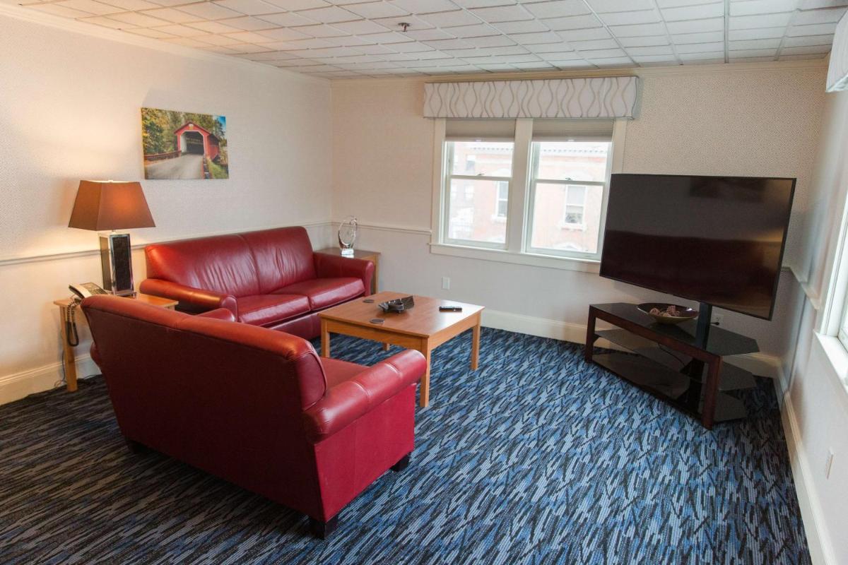 Capitol Plaza Hotel Montpelier Tapestry Collection by Hilton - Housity