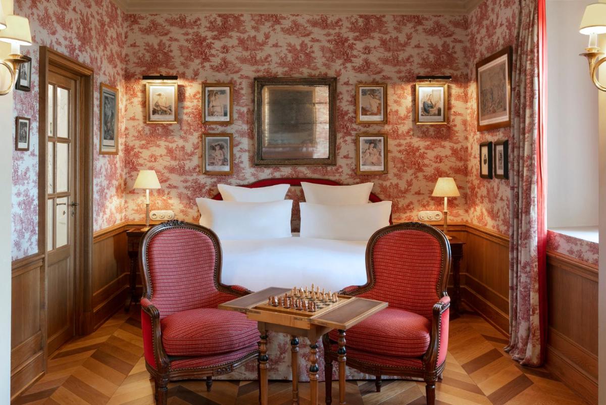 Un ou plusieurs lits dans un hébergement de l'établissement Airelles Gordes, La Bastide