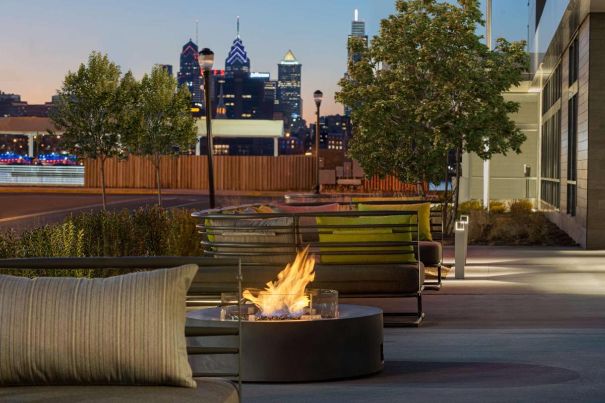 Hilton Garden Inn Camden Waterfront Philadelphia - Housity
