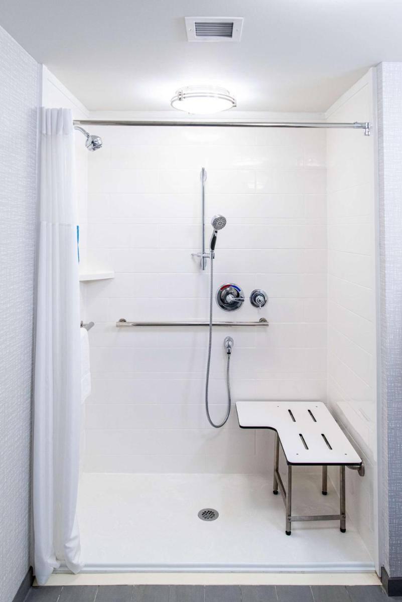 Hampton Inn Paris IL, IL - Housity