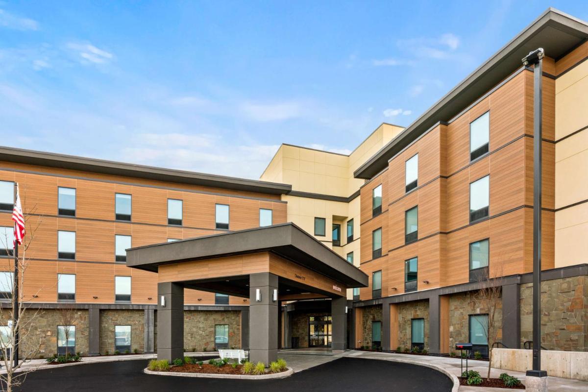 Hampton Inn & Suites Tigard - Housity