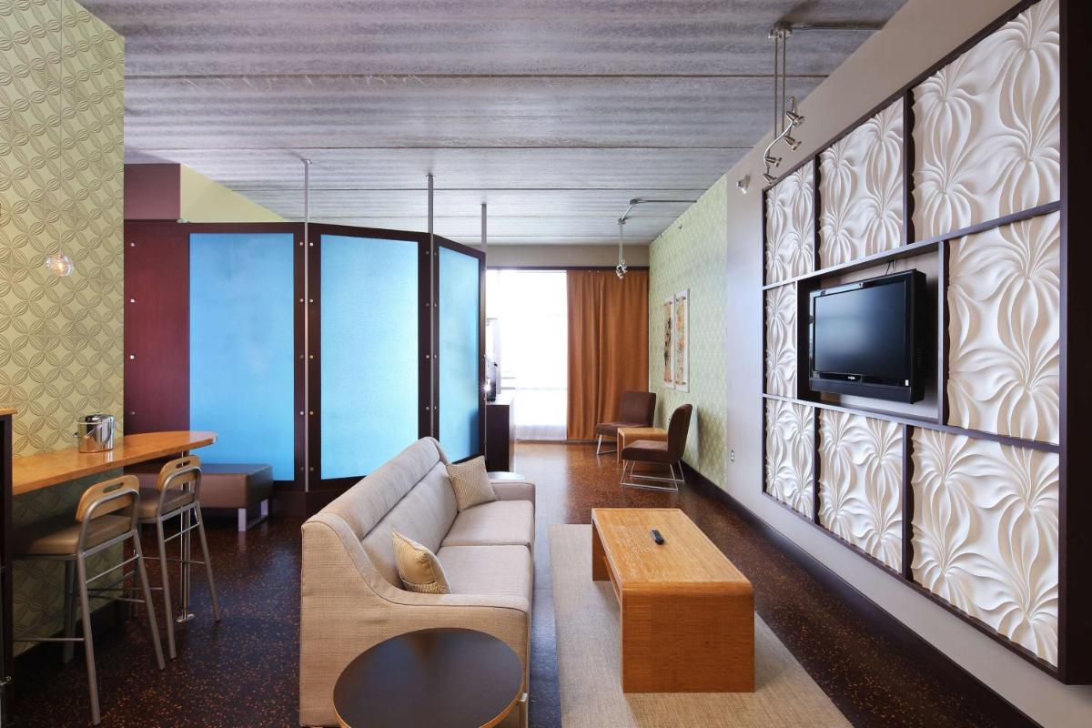 Tulyp, Tapestry Collection by Hilton - Housity