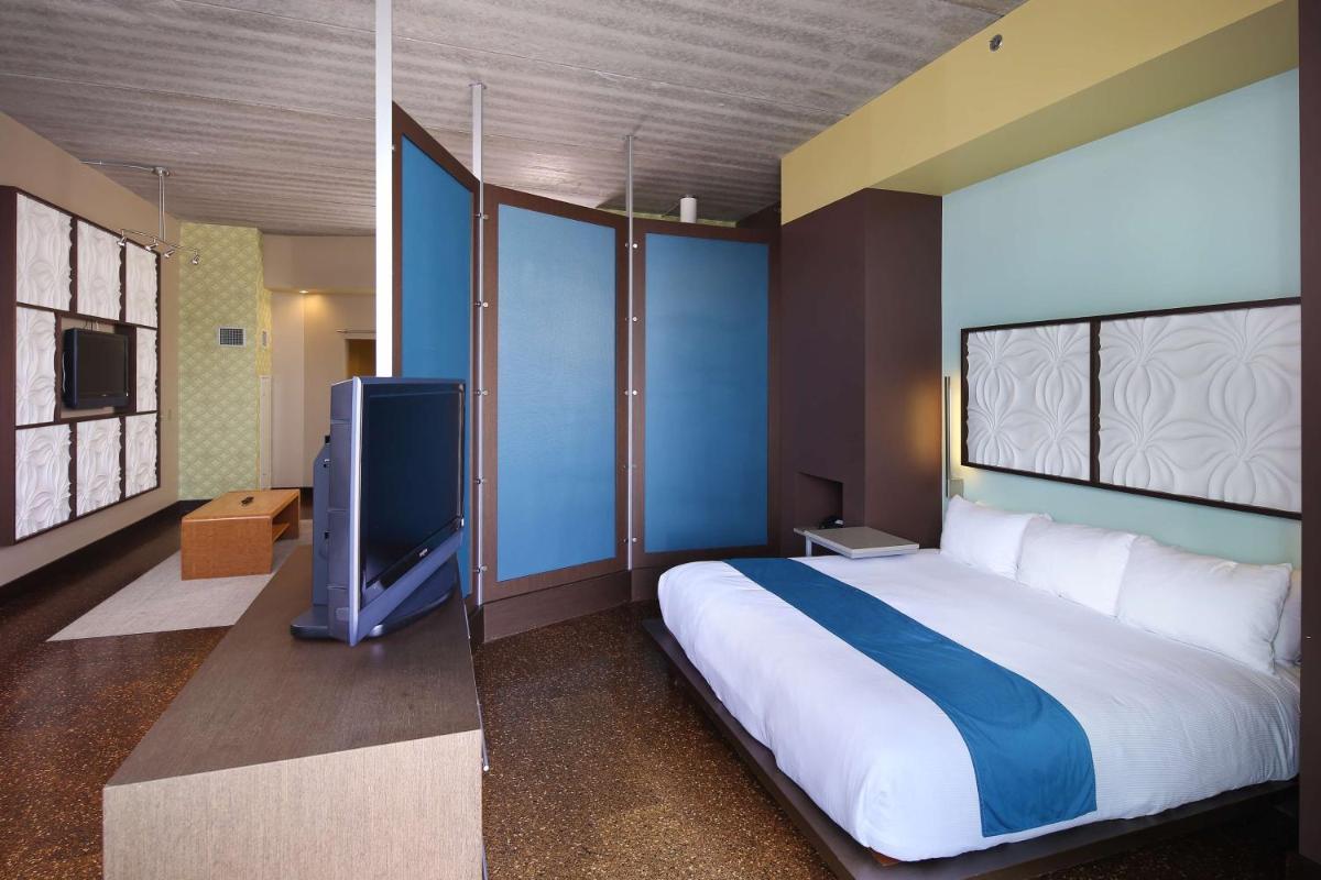 Tulyp, Tapestry Collection by Hilton - Housity
