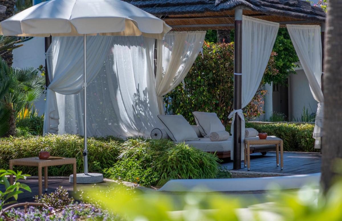 Um jardim no exterior de Vila Vita Parc