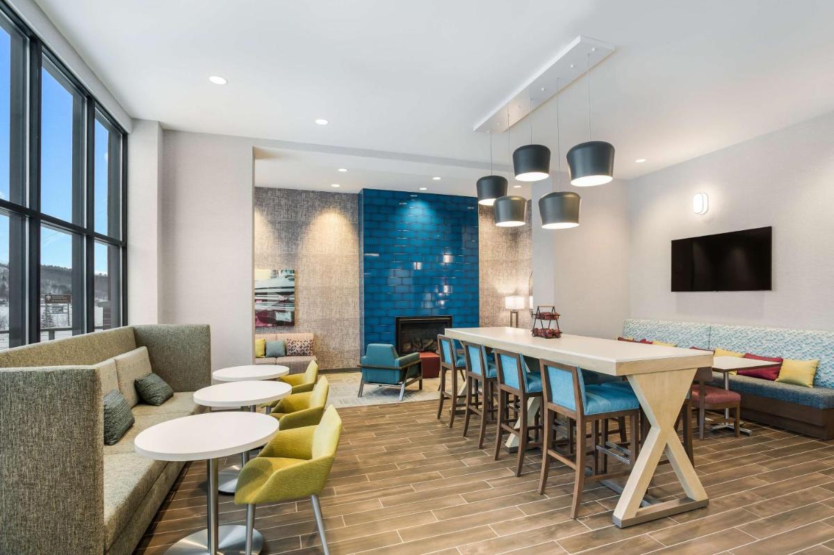 Hampton Inn & Suites Houghton - Housity