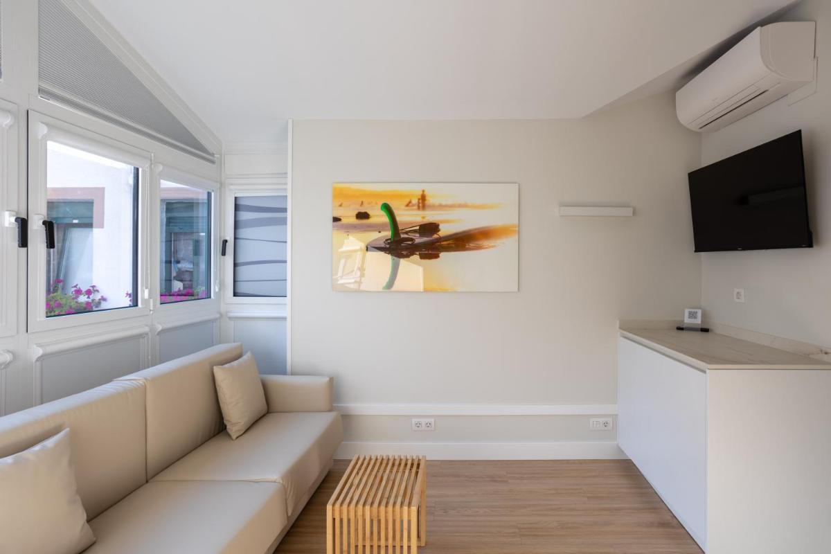 Una televisión o centro de entretenimiento en Apartamentos&Spa Mundakaport
