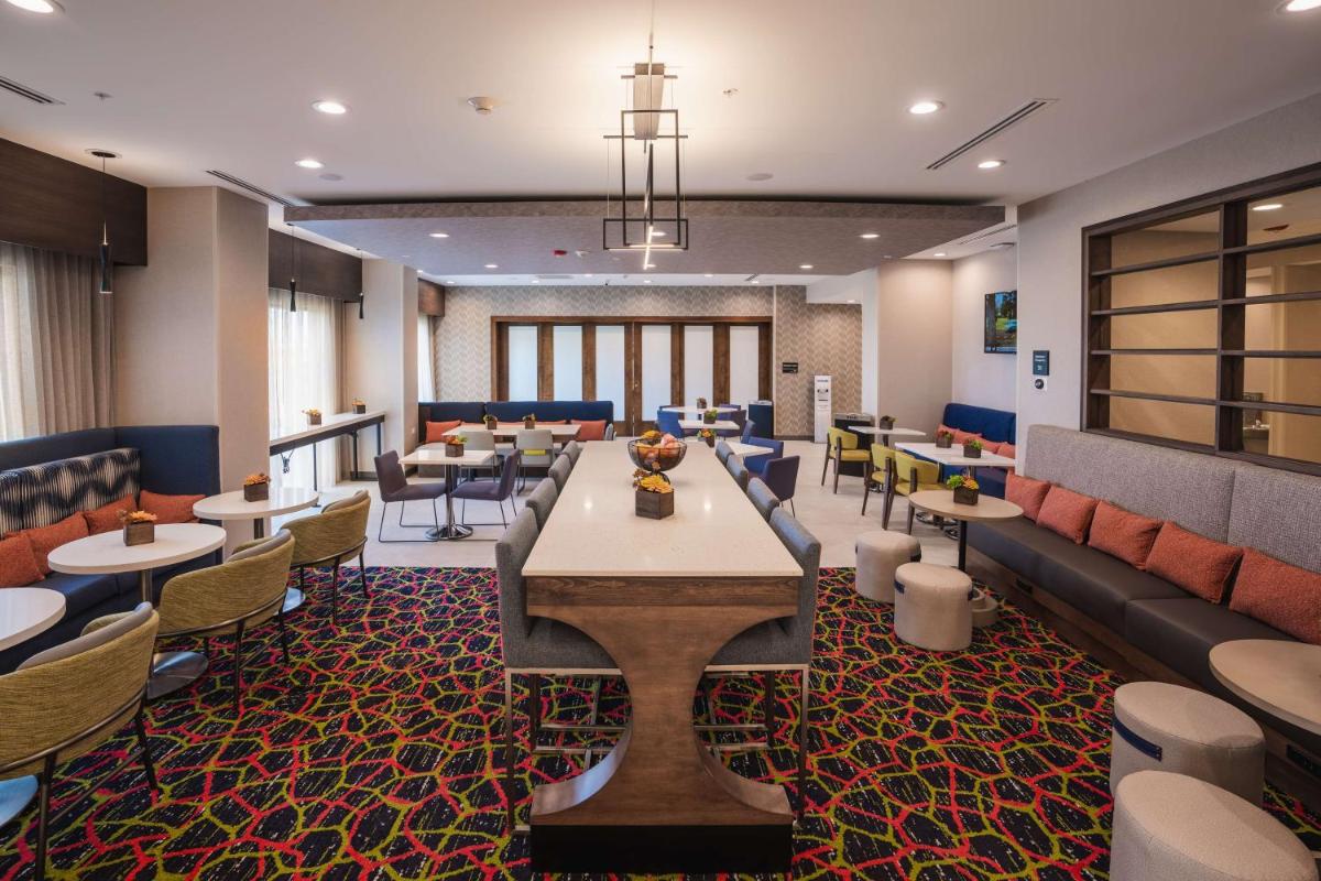 Hampton Inn By Hilton Huntley Chicago - Housity