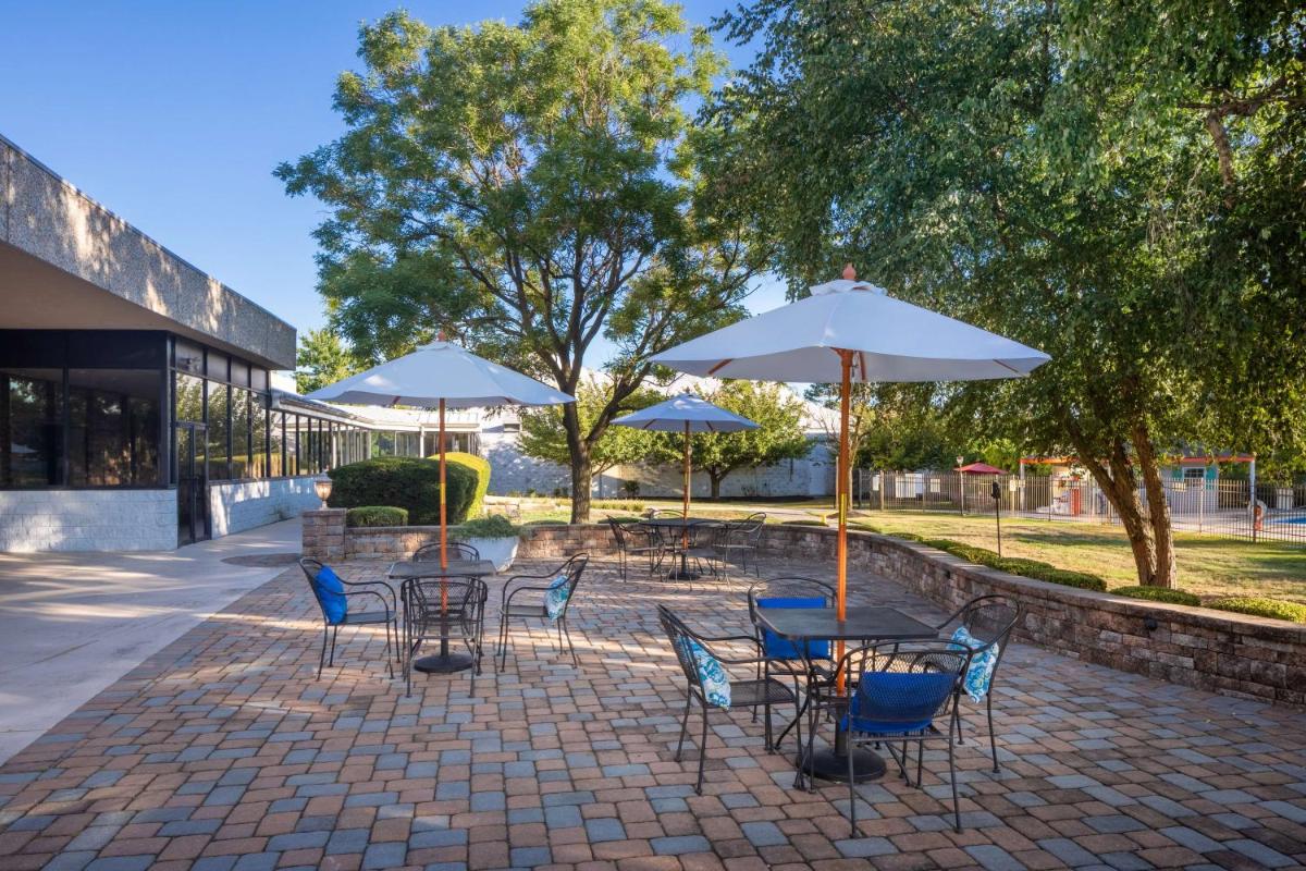 DoubleTree by Hilton Cherry Hill Philadelphia - Housity