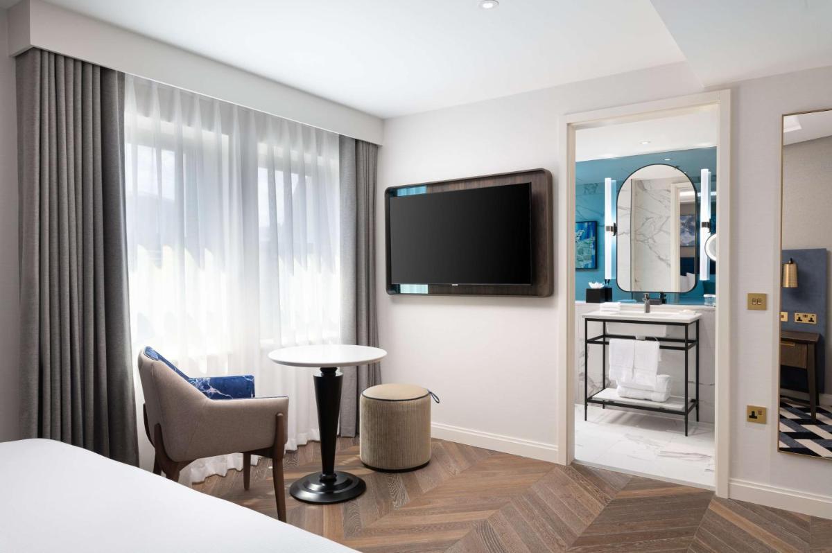 Lost Property St Pauls London, Curio Collection By Hilton - Housity
